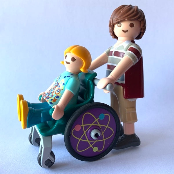 Niña en silla de ruedas